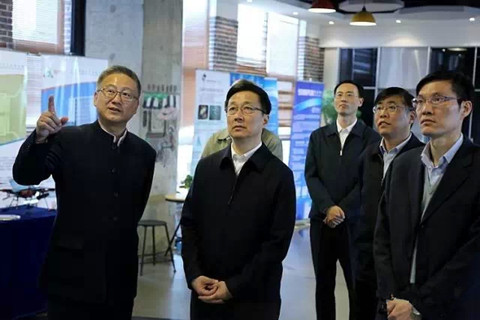 韩正视察新微孵化器1（2015年4月15日）_副本.jpg